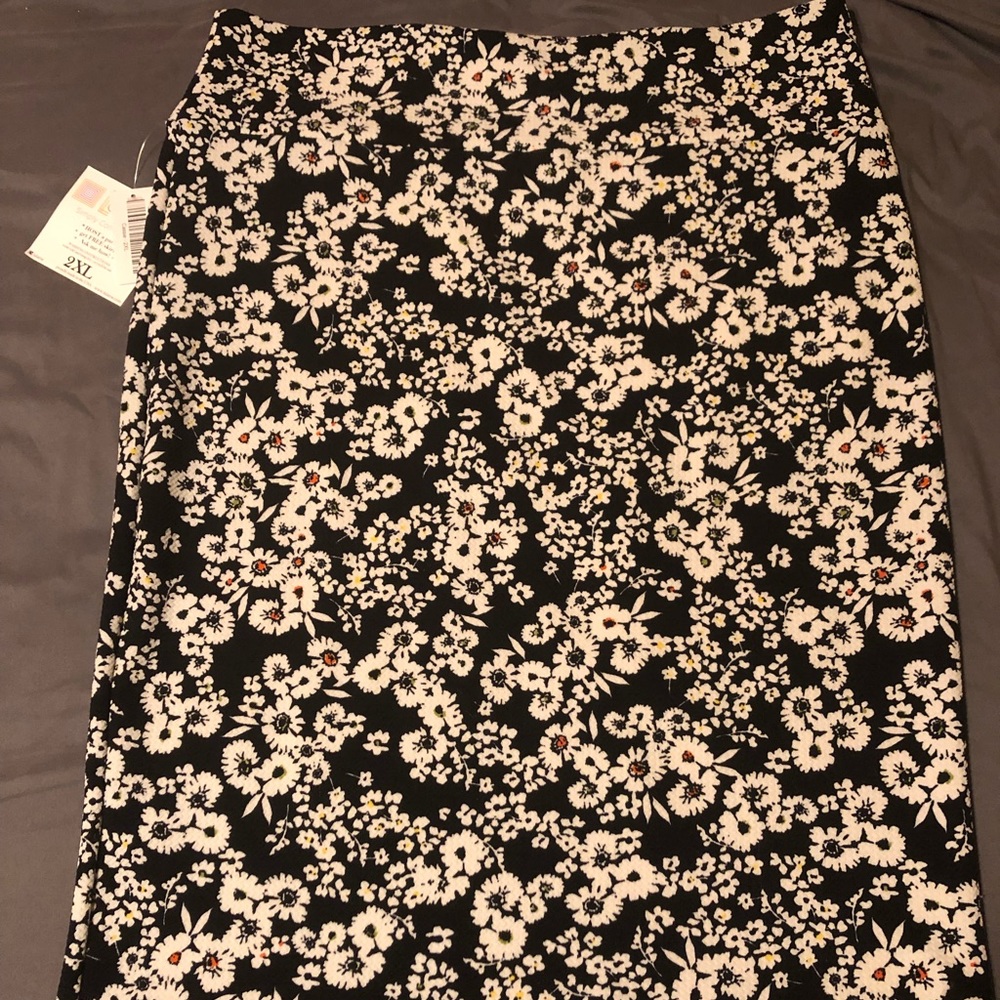 NWT LuLaRoe Cassie skirt black and white flowers